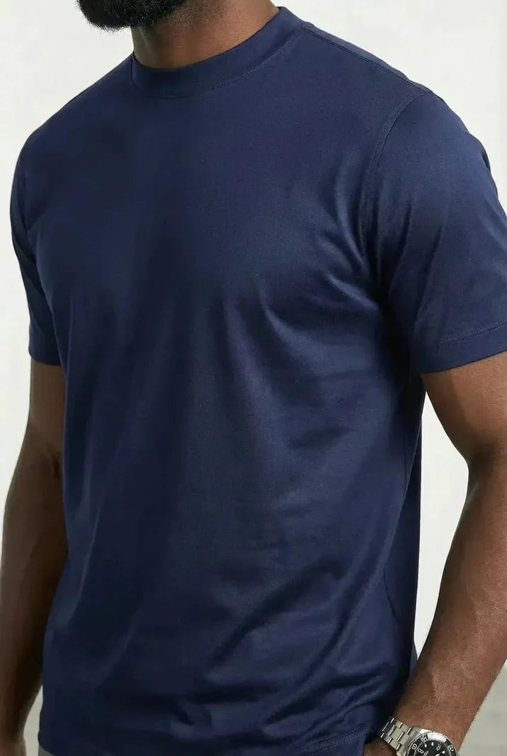 T-shirt uni bleu marine, maille dense, encolure nette, épaule bien posée