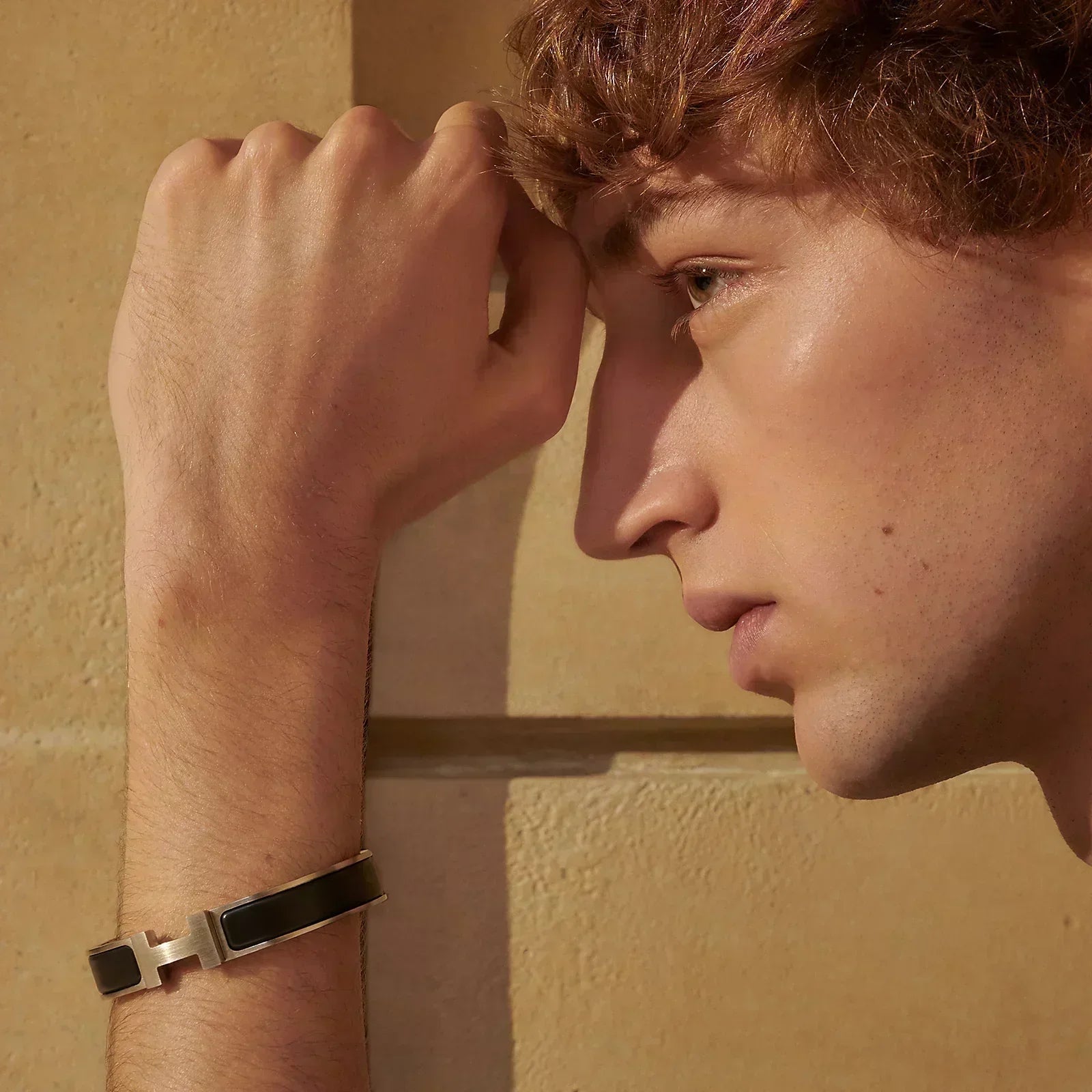 Bracelet Jonc Émail — Noir & Doré — vue 3 | COMOCLO